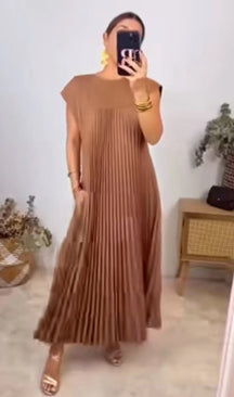 Round Neck Sleeveless Pleated Dress